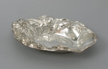 Appraisal: An Art Nouveau Sterling Silver Bowl by Webster An elegant