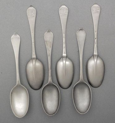 Appraisal: A set of six Queen Anne tablespoons with plain moulded