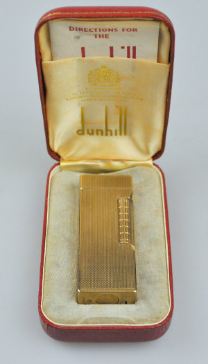 Appraisal: An engine turned ct gold Dunhill 'Rollagas' cigarette lighter x