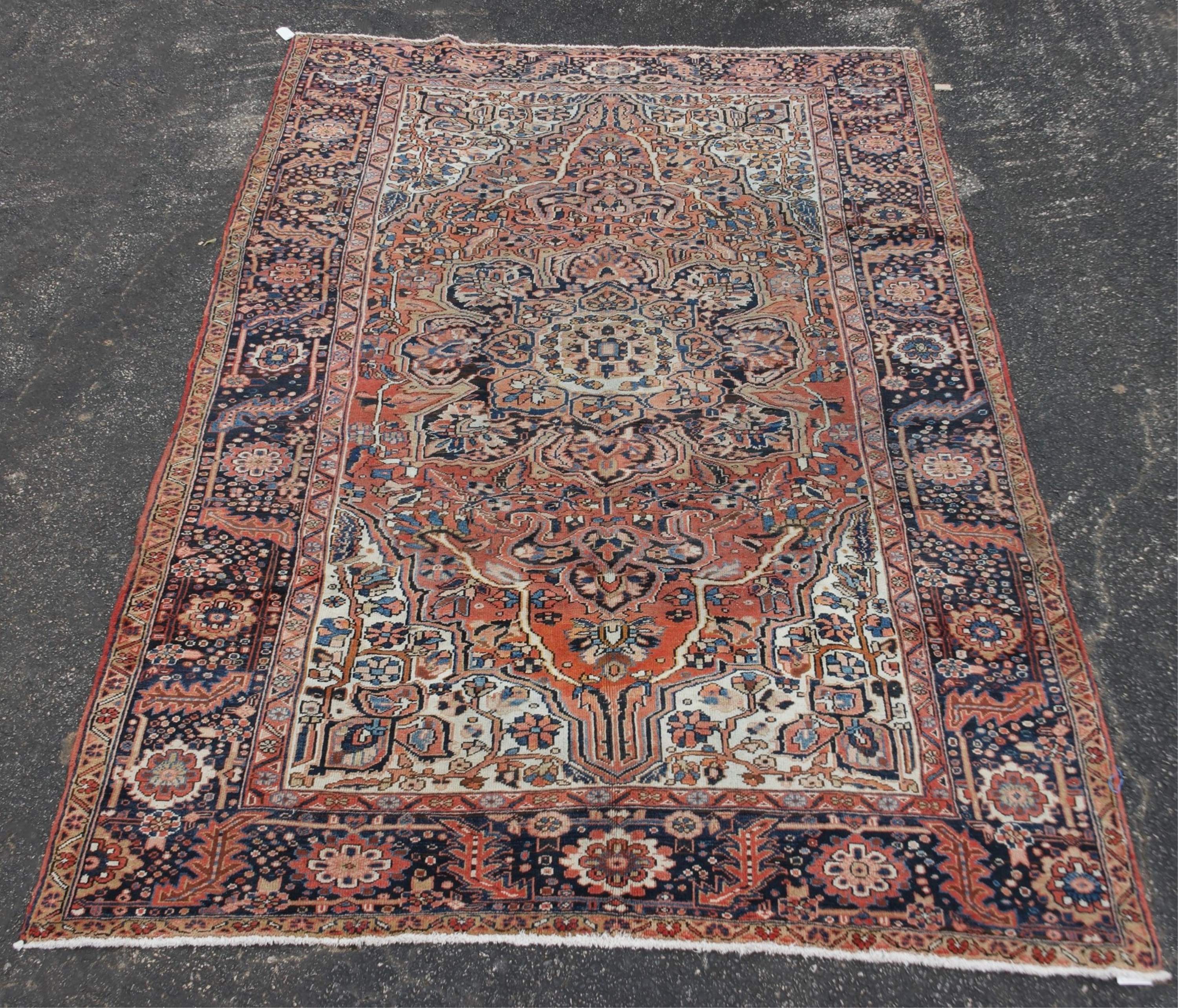 Appraisal: ORIENTAL RUG ' X ' HERIZ Oriental Rug ' X