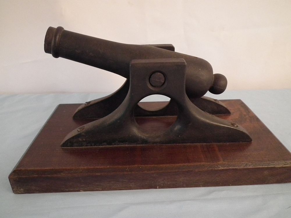 Appraisal: IRON SIGNAL CANNON Old iron signal cannon on wood base