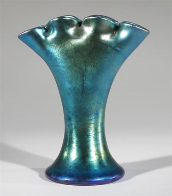 Appraisal: A Steuben Aurene iridescent glass vase model no probably designed