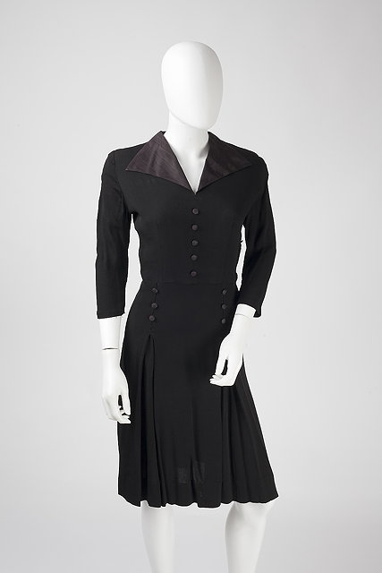 Appraisal: A black crepe dress with bracelet length sleeves silk collar