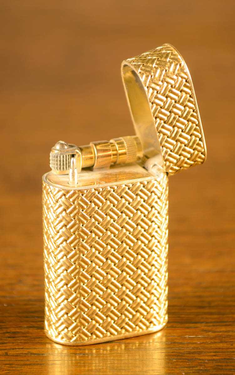 Appraisal: VINTAGE EIGHTEEN KARAT GOLD DUNHILL ROLLAGAS LIGHTER signed and retailed