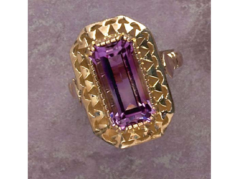 Appraisal: AMETHYST RING k yellow gold ring set with one step