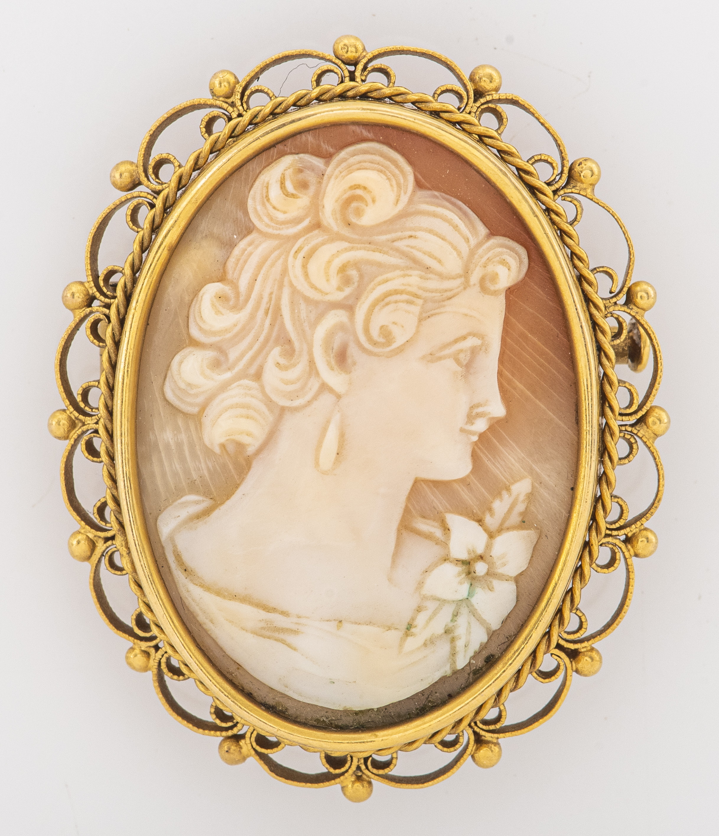 Appraisal: ANTIQUE K YELLOW GOLD CAMEO BROOCH Antique K yellow gold