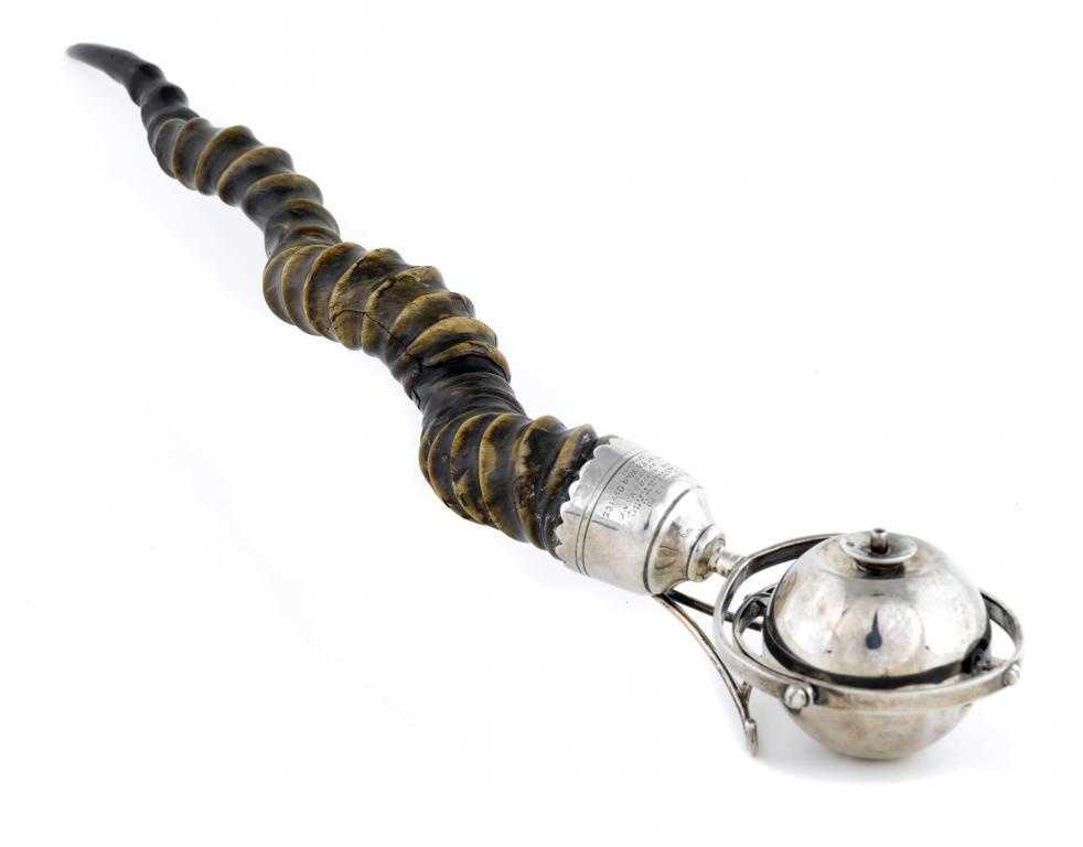 Appraisal: A VICTORIAN RAMS HORN HANDLED CIGAR LIGHTER of gimballed form