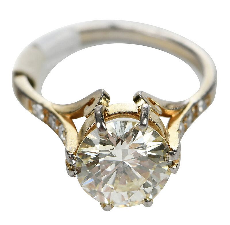 Appraisal: ct Diamond with Ring one round brilliant diamond cts Q-R