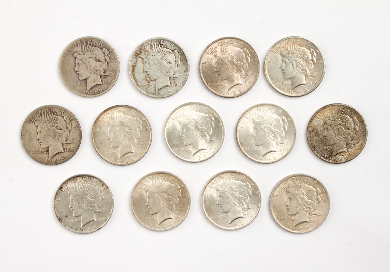 Appraisal: Thirteen U S Peace type silver dollars -' mixed grades