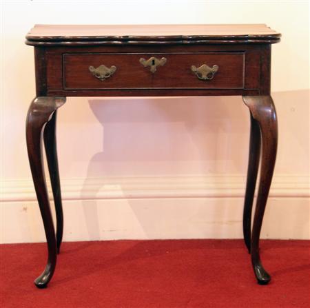 Appraisal: An th century Colonial padouk-wood foldover table the top of