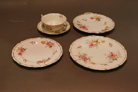 Appraisal: A Royal Crown Derby dinner set including dinner dessert and