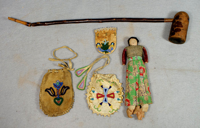 Appraisal: beaded Native American pouches various floral other decoration on each