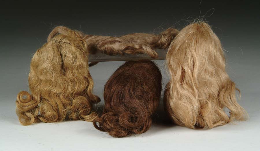 Appraisal: LOT OF NICE WIGS An assortment of fifteen plus mohair