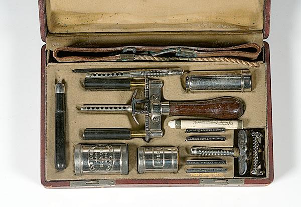 Appraisal: A GENTLEMAN'S EARLY TH CENTURY SHAVING KIT a fine and