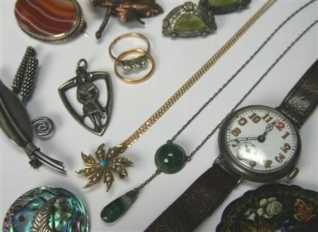 Appraisal: A collection of items to include an ct gold and