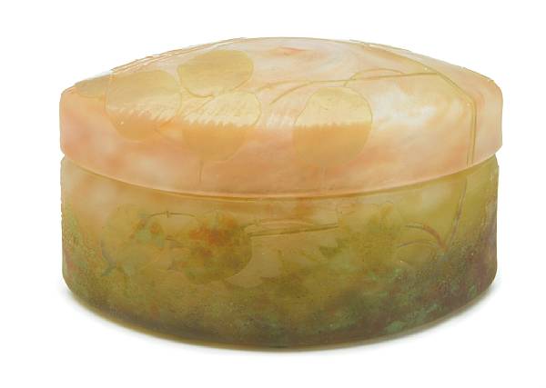 Appraisal: A Daum Nancy cameo glass oval box early th century