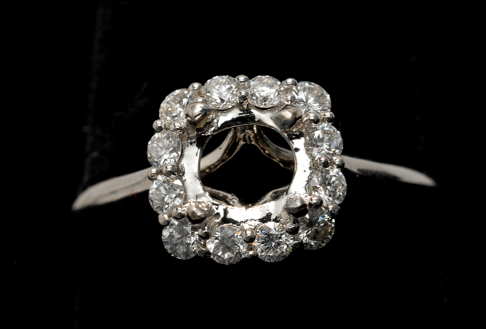 Appraisal: COAST KT GOLD AND DIAMOND RING From the Coast Signature