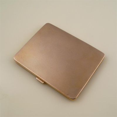 Appraisal: A ct gold rectangular cigarette case retailed by the Goldsmiths