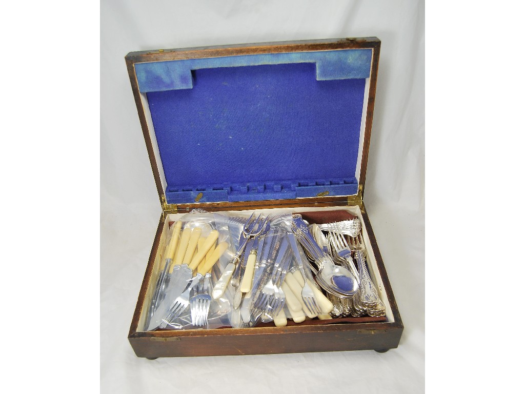 Appraisal: Cased set of silver plated grapefruit spoons supplied by Harrods