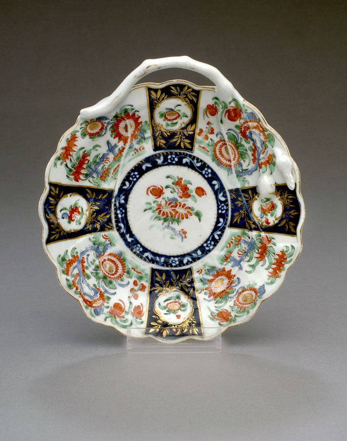 Appraisal: WORCESTER PORCELAIN 'RICH QUEEN'S' PATTERN 'BLIND EARL' SWEETMEAT DISH CIRCA