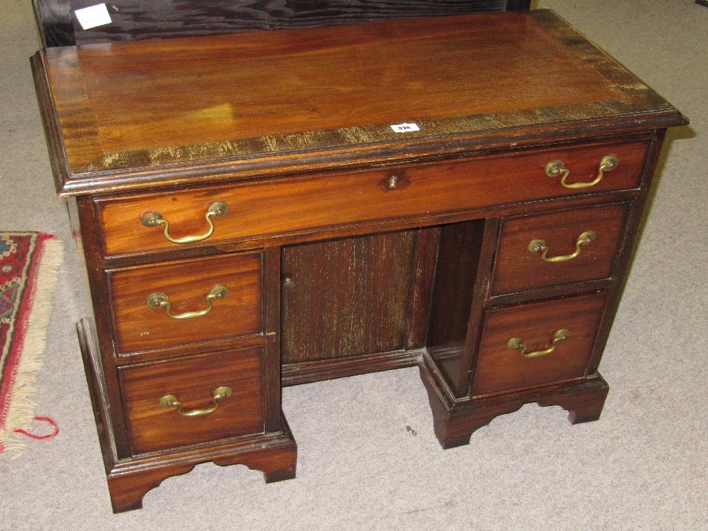 Appraisal: Edwardian mahogany kneehole desk