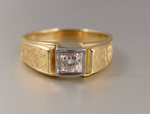 Appraisal: GENTS K CT DIAMOND SOLITAIRE RING K yellow gold ring