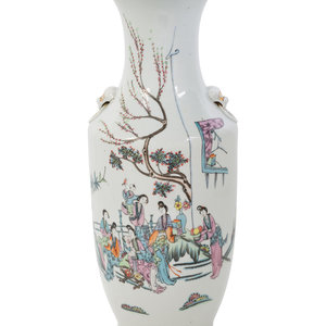 Appraisal: A Large Chinese Famille Rose Porcelain Vase EARLY TH CENTURY