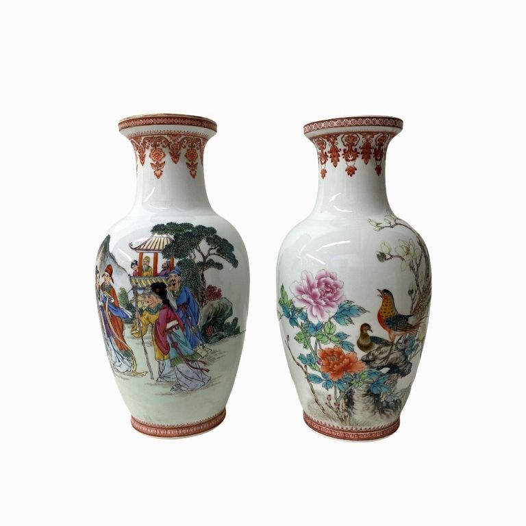 Appraisal: Pair Of th Century Chinese Porcelain Vases Pair Of th