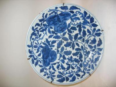 Appraisal: A CHINESE PORCELAIN CHARGER th century of circular form painted