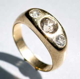 Appraisal: YELLOW GOLD AND DIAMOND RING K yellow gold and diamond