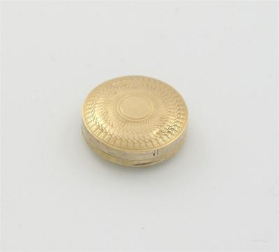 Appraisal: An early th century small gold vinaigrette circular with engine-turned