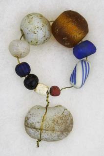 Appraisal: th c trade beads Oneida Iroquois ex Gene Predmore collection