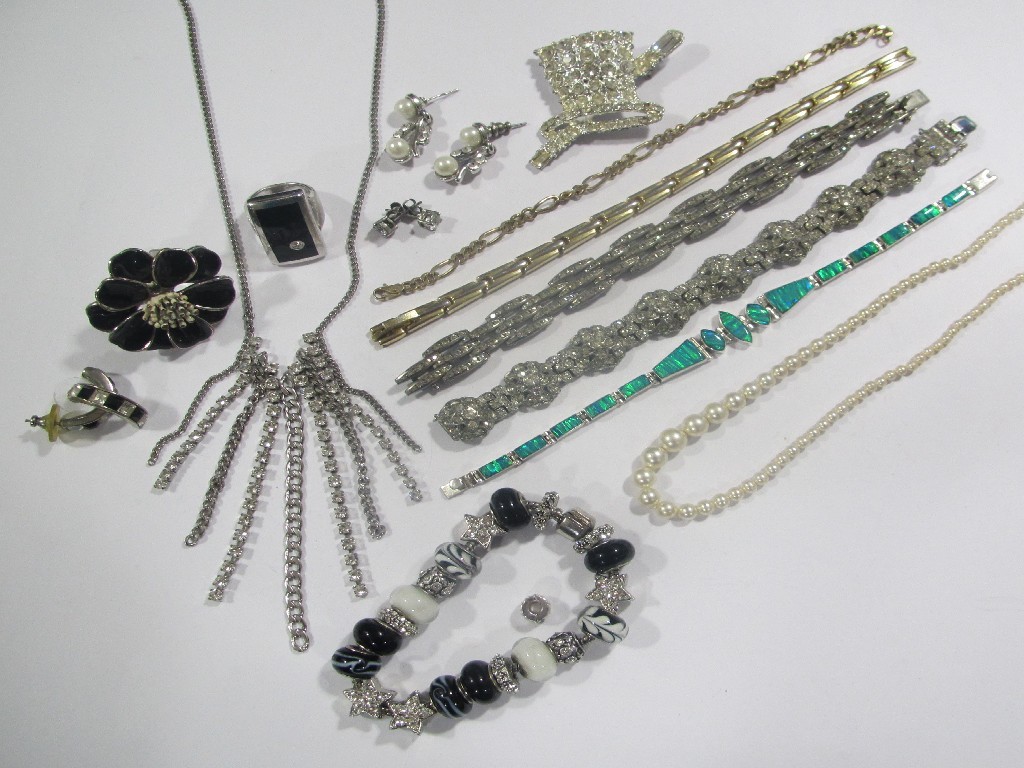 Appraisal: Lot of silver and costume jewellery to include Pandora style