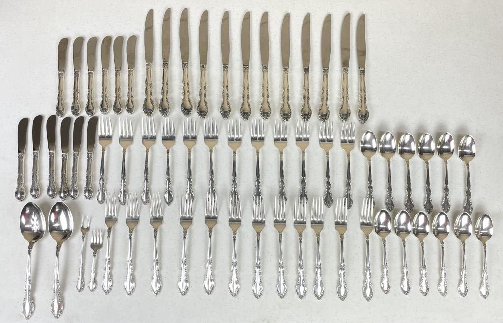 Appraisal: pc Heirloom Sterling Silver Flatware Set Dinner Knives Butter Knives