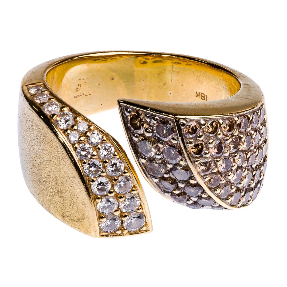 Appraisal: K YELLOW GOLD AND DIAMOND RINGOpen top design having rows