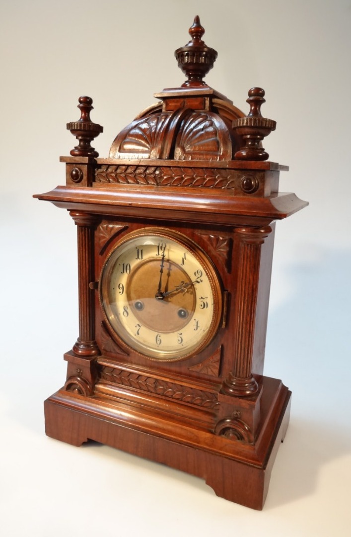 Appraisal: A late thC early thC walnut cased mantel clock the