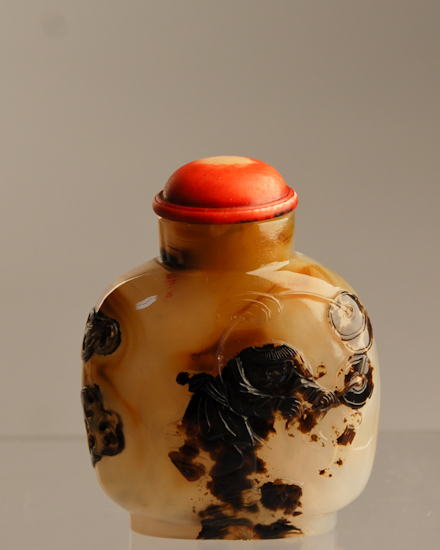 Appraisal: A th C Carved Shadow Agate Snuff Bottle ecru and