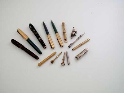 Appraisal: Pens and pencils Four various gilt metal telescopic pencils a