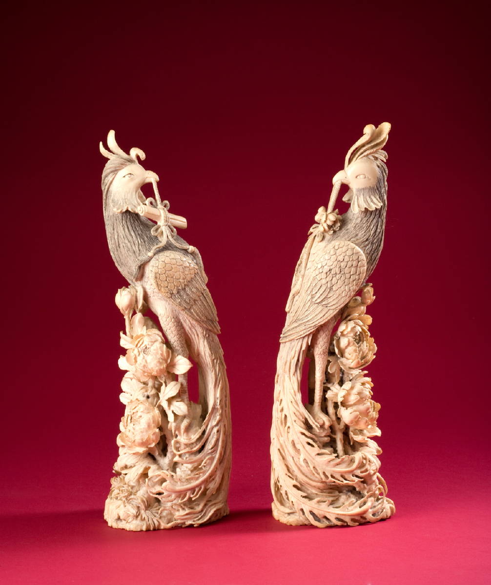 Appraisal: NEAR MATCHING PAIR OF CARVED IVORY PARROTS Each with carved