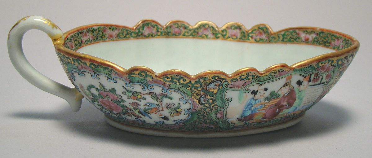 Appraisal: CHINESE EXPORT ROSE MEDALLION PORCELAIN SAUCEBOAT th CenturyWith figural bird