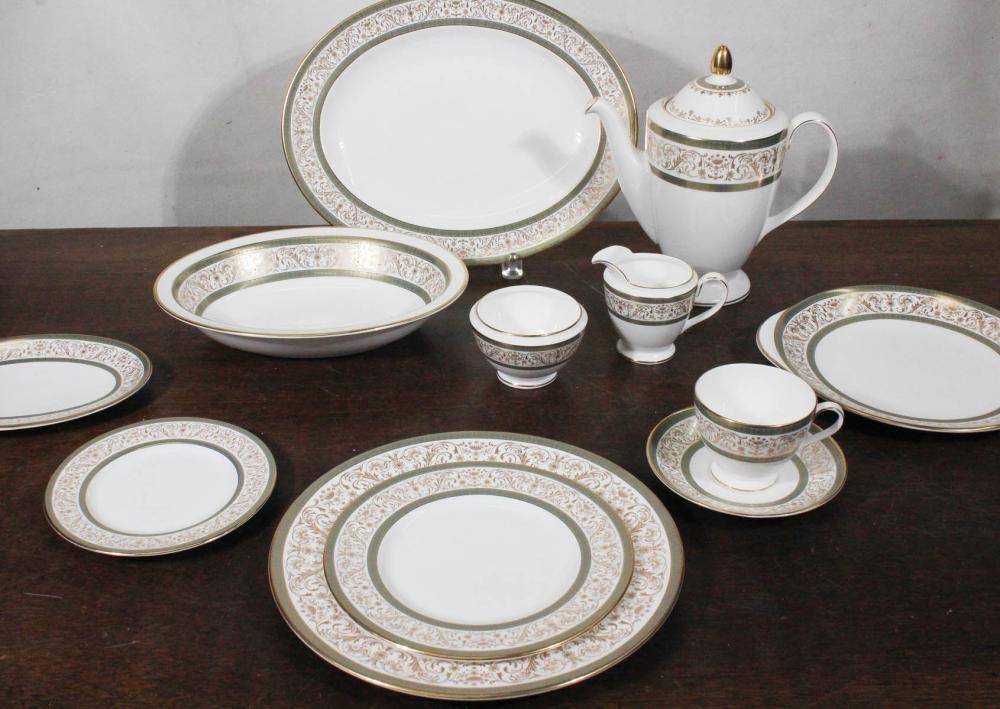 Appraisal: MINTON ARAGON CHINA SET pieces comprised of dinner plates salad