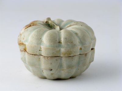 Appraisal: A Chinese qingbai box and cover formed as a fruit