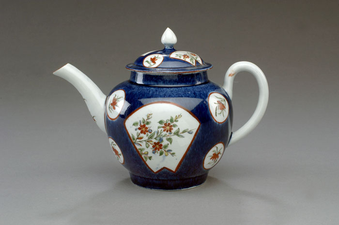 Appraisal: WORCESTER PORCELAIN BLUE- GROUND SPHERICAL TEAPOT AND COVER CIRCA Probably