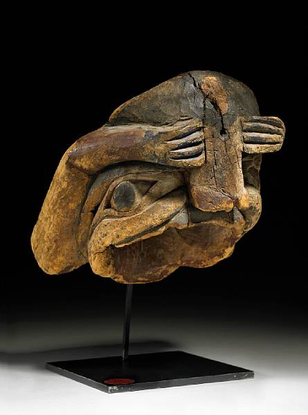 Appraisal: A Kwakiutl figural canoe carving A mast thwart conceived as