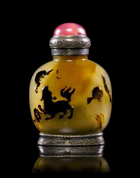 Appraisal: A Shadow Agate Snuff Bottle having natural patern to the