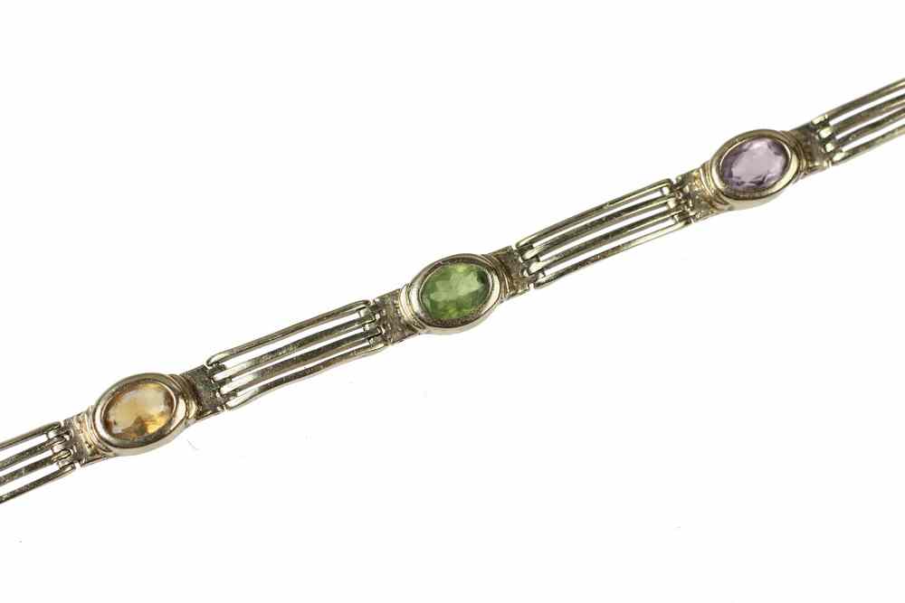 Appraisal: BRACELET - Vintage K gold bracelet set with oval amethyst