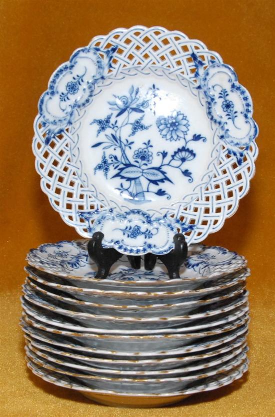 Appraisal: SET OF TWELVE MEISSSEN CABINET PLATES Blue Willow pattern with