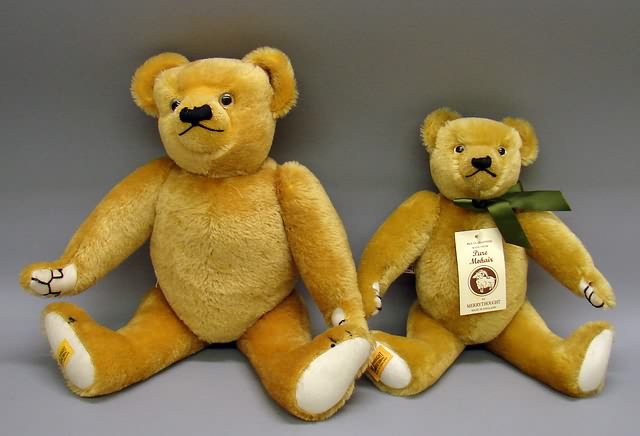 Appraisal: Pair of English Merrythought gold short mohair bears and are