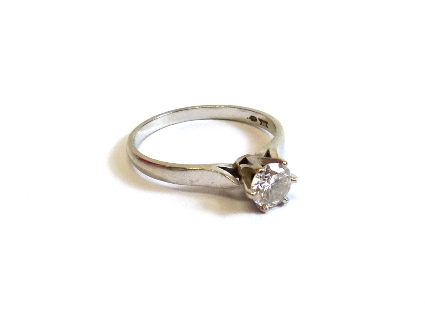 Appraisal: A white gold and diamond set single stone ring claw