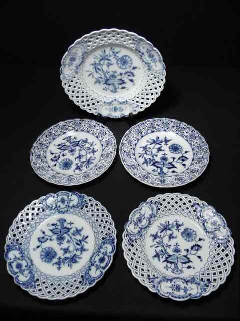 Appraisal: Lot of assorted Meissen and other ''Blue Onion'' patterned plates